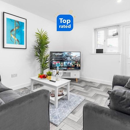 5 Bedroom House - 10 Guests - Multiple Off Street Parking - Garden - Smart Tv - Wifi - Contractors - Families - Groups Birmingham Buitenkant foto