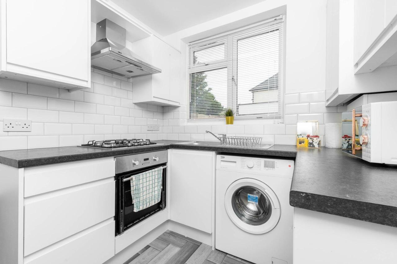 5 Bedroom House - 10 Guests - Multiple Off Street Parking - Garden - Smart Tv - Wifi - Contractors - Families - Groups Birmingham Buitenkant foto