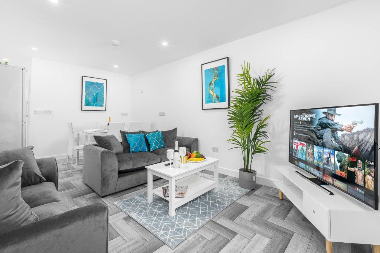 5 Bedroom House - 10 Guests - Multiple Off Street Parking - Garden - Smart Tv - Wifi - Contractors - Families - Groups Birmingham Buitenkant foto